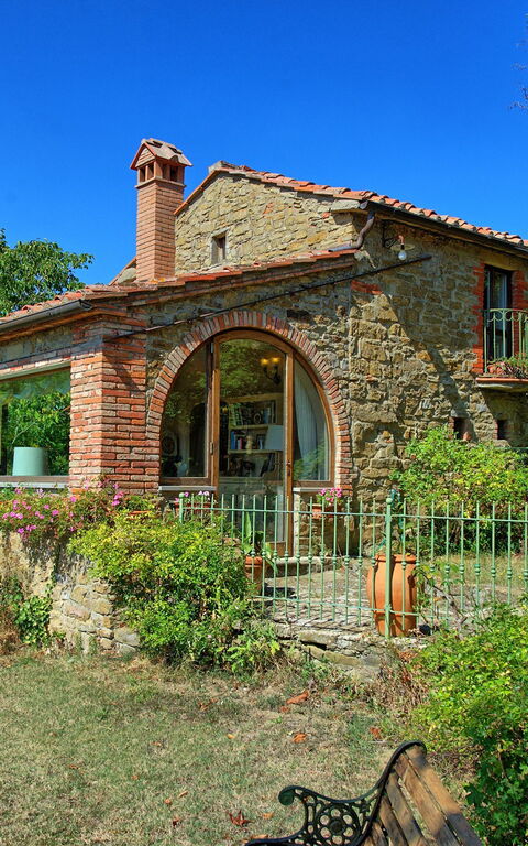 Gellino: Building Exterior, Garden