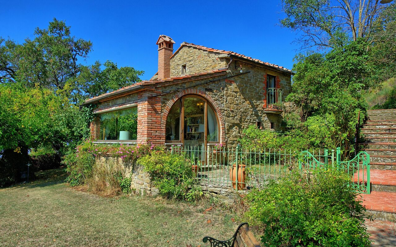 Gellino: Building Exterior, Garden