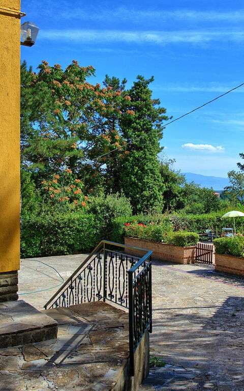 Villa Lorenzo: Building Exterior, Garden
