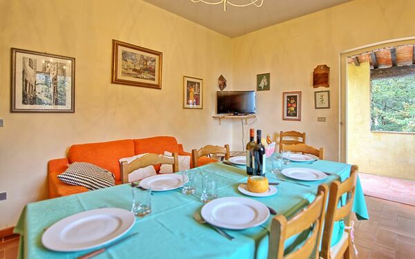 Accommodation Vittoriana 2: Dining Room, Living Room
