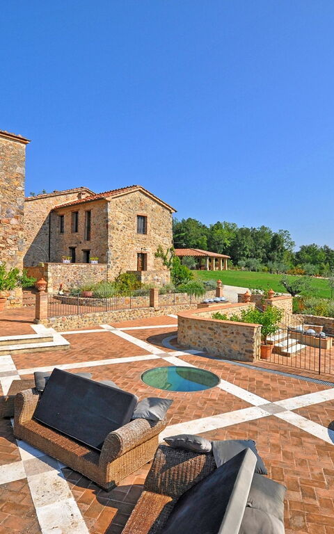 Villa Vittorio: Building Exterior, Garden