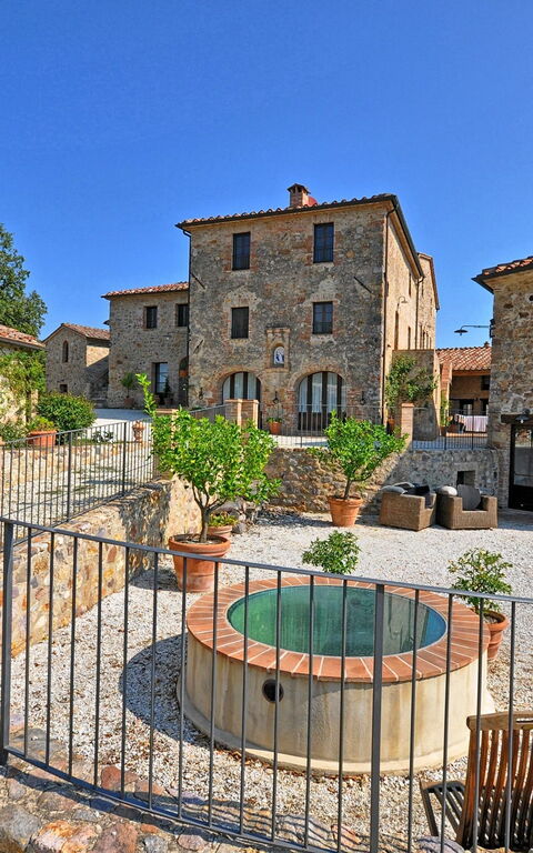 Villa Vittorio: Building Exterior, Garden