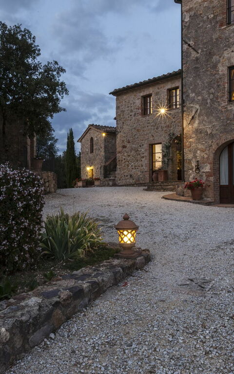 Villa Vittorio: Building Exterior, Garden