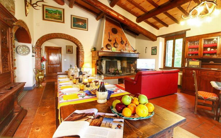 Civitella: Dining Room, Living Room