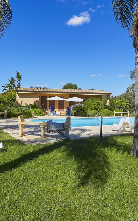 Villa Oasi: Garden, Pool