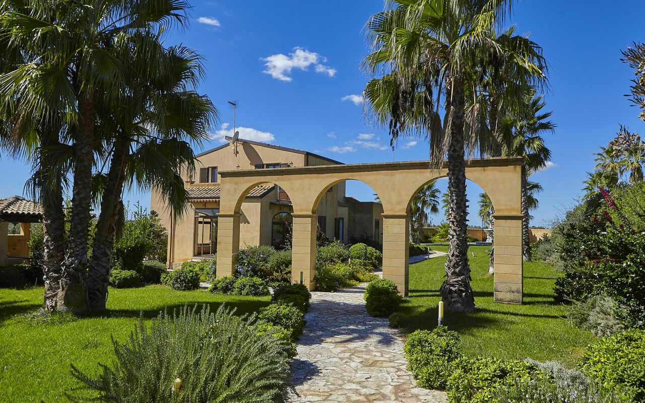 Villa Oasi: Garden