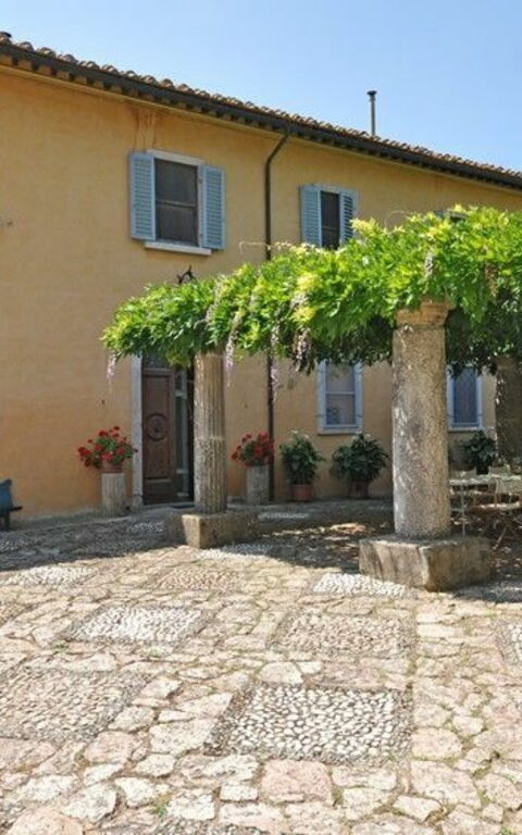 Il Principe: Building Exterior, Outdoor