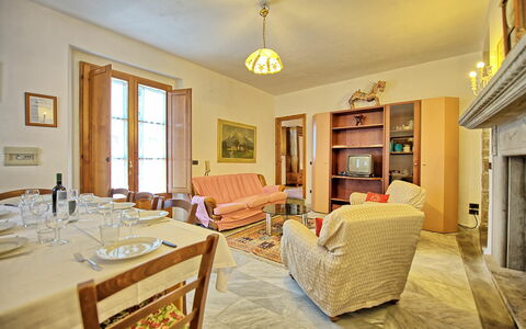 Accommodation Rondini: Dining Room, Living Room