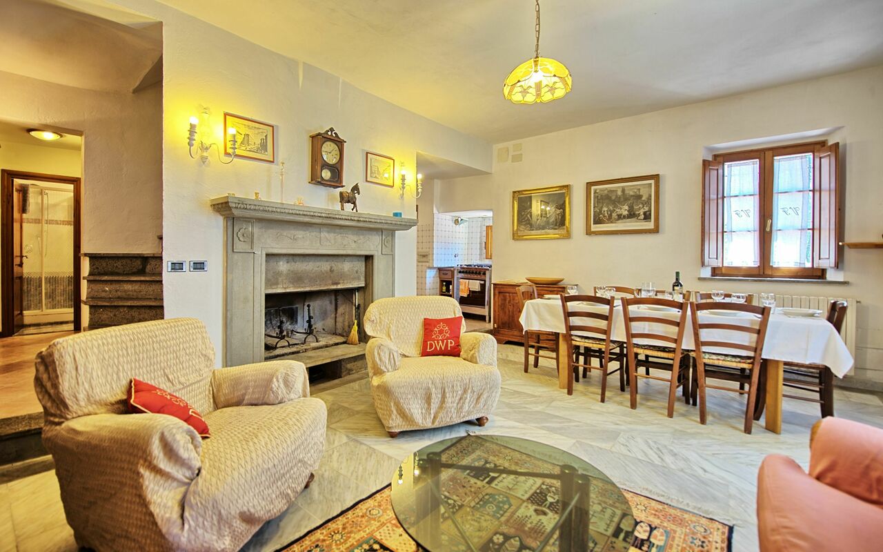 Accommodation Rondini: Dining Room, Living Room