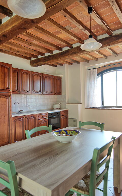 Querciolaia: Dining Room, Kitchen