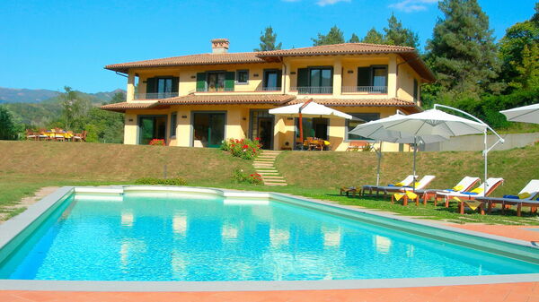 Villa Saida: Outdoor, Pool