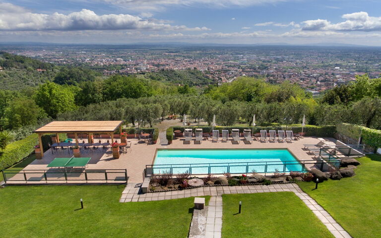 Villa Le Ferrette: Garden, Pool, Scenic View