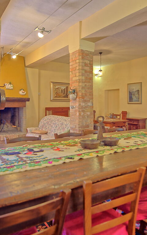 Cerretalta: Dining Room, Living Room