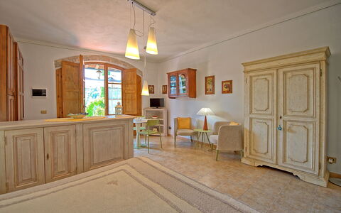 Accommodation Ovile: Bedroom, Dining Room, Kitchen, Living Room