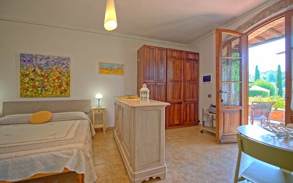 Accommodation Ovile: Bedroom, Dining Room, Kitchen, Living Room