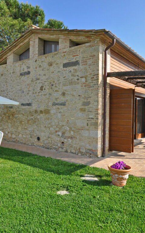 Capannino: Building Exterior, Garden