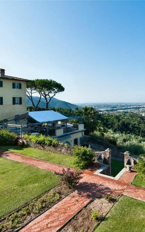Villa Camaiore: Building Exterior, Garden