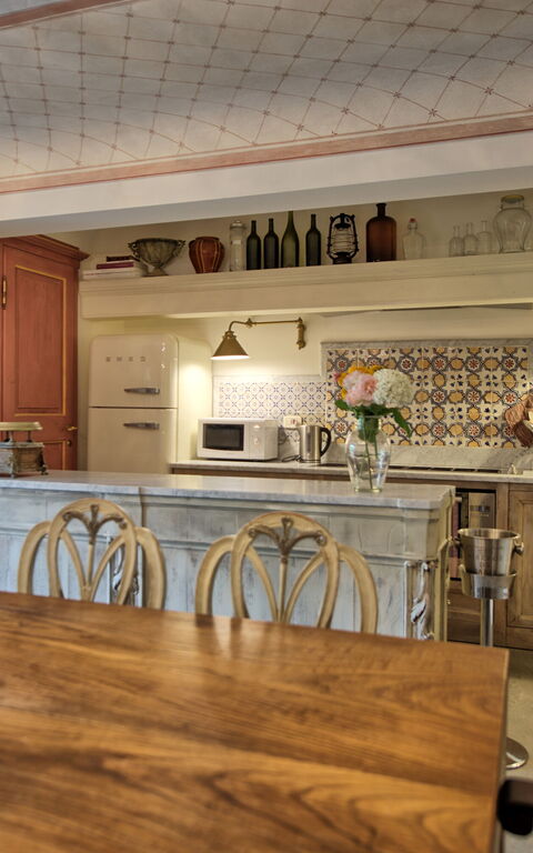 Villa Nova: Dining Room, Kitchen