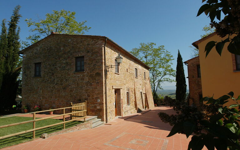La Valle: Building Exterior