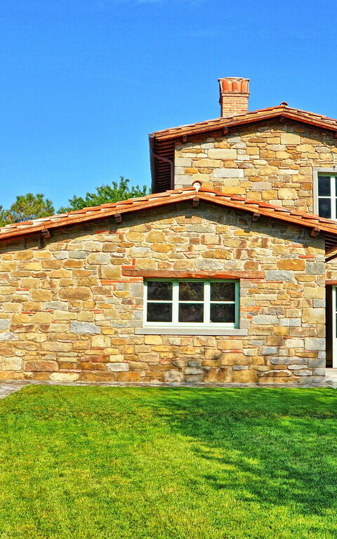 Villa Noceta: Building Exterior, Garden, Outdoor