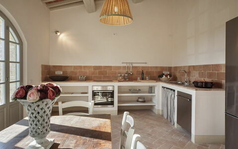 Accommodation La Valle 1 Castelfalfi: Dining Room, Kitchen