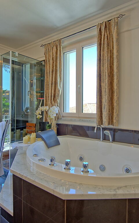 Villa Raffaela: Bathroom