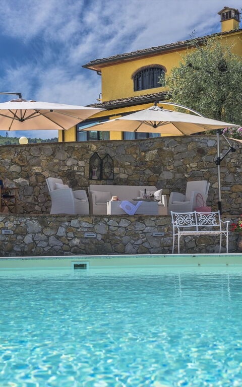 Villa Casalguidi: Building Exterior, Pool