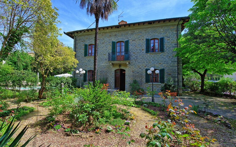 Villa Primula: Building Exterior, Garden