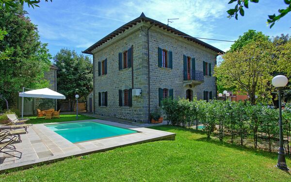 Villa Primula: Building Exterior, Garden, Pool