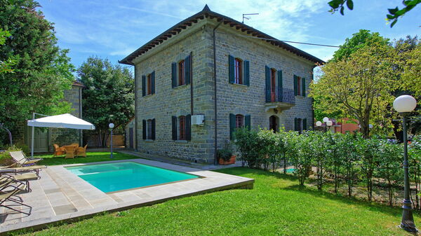 Villa Primula: Building Exterior, Garden, Pool