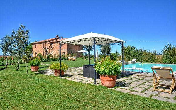 Podere Romina: Garden, Pool