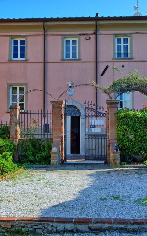 Il Gualdo: Building Exterior