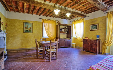 Accommodation Menestrello: Dining Room, Kitchen, Living Room