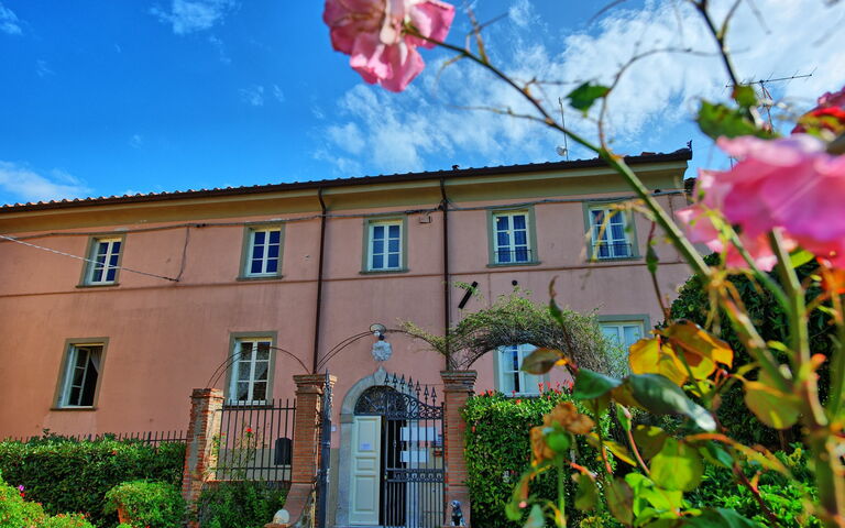 Il Gualdo: Building Exterior