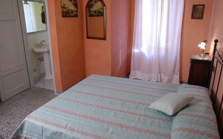 Accommodation Paggio: Bathroom, Bedroom