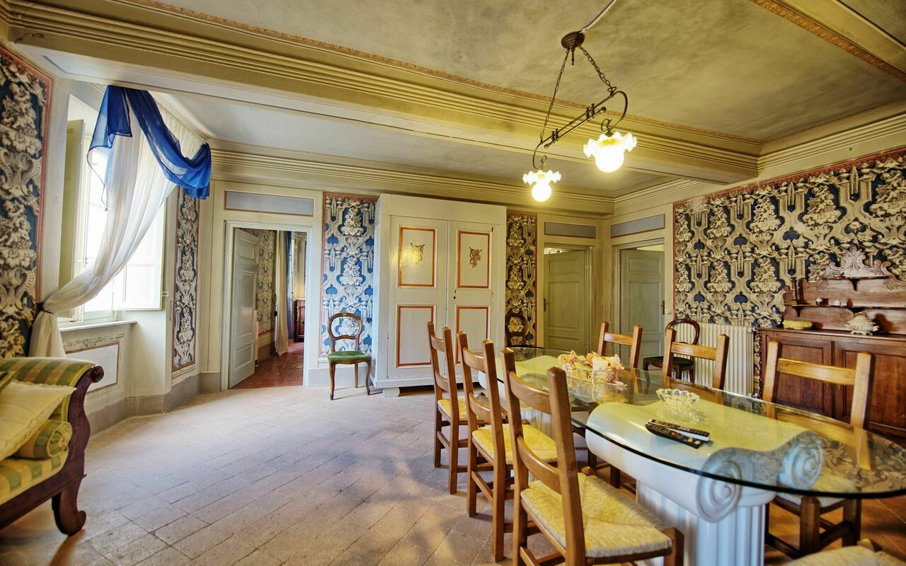 Accommodation Conte: Dining Room, Living Room