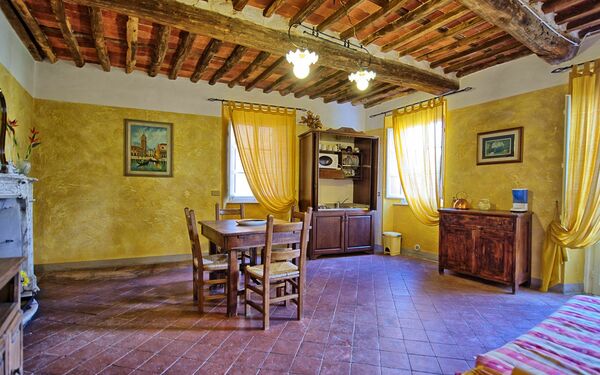 Accommodation Menestrello: Dining Room, Kitchen, Living Room