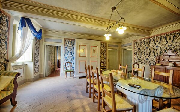 Accommodation Conte: Dining Room, Living Room