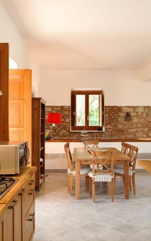 Cicero: Dining Room, Kitchen