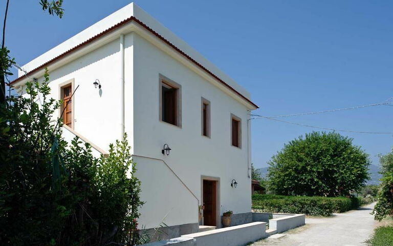 Cicero: Building Exterior, Garden