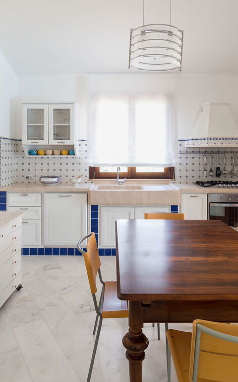 Afrodite: Dining Room, Kitchen