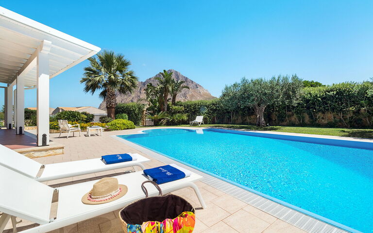 Afrodite: Outdoor, Pool, Summer