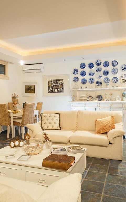Villa Antares: Dining Room, Living Room