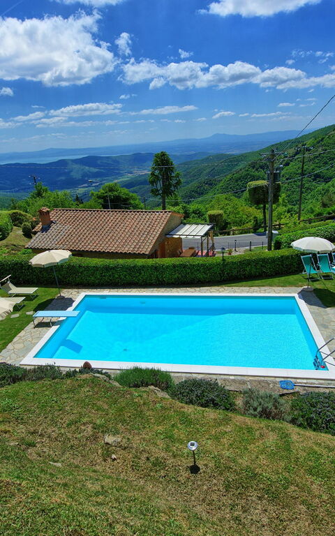 Villa Portole Uno: Pool, Scenic View
