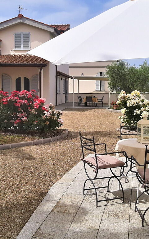 Villa Gaville: Building Exterior, Garden, Outdoor