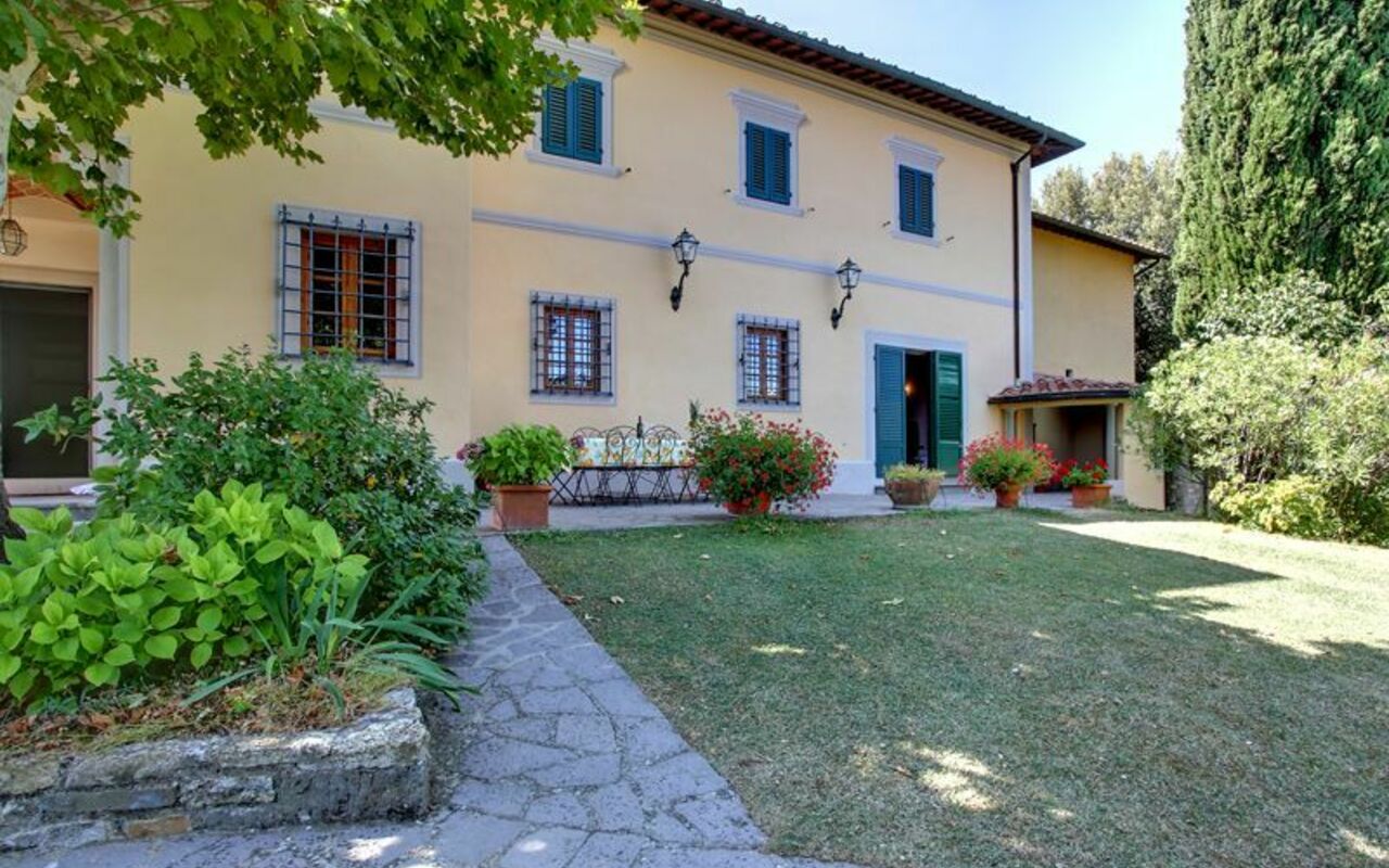 Villa Stolli: Building Exterior, Garden
