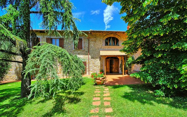 Villa Lorena: Building Exterior, Garden