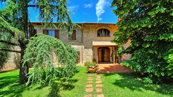 Villa Lorena: Building Exterior, Garden