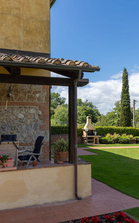 Villa Sabrina: Building Exterior, Garden