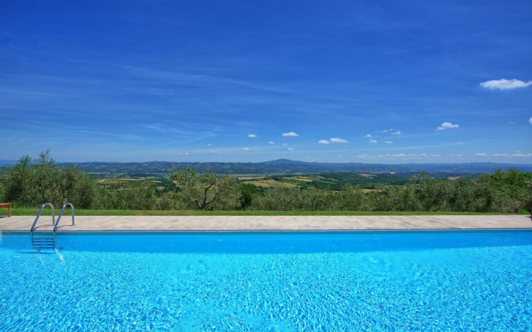 Casa Olivia: Pool, Scenic View